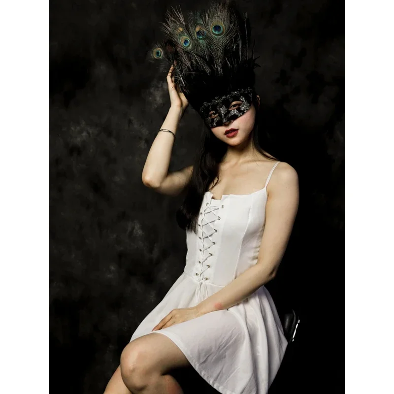 qq34Mask Women's Black Feather Half Face Luxury Peacock Fun Suitable for Halloween Party Ball Bar Christmas Stage Performance Pr