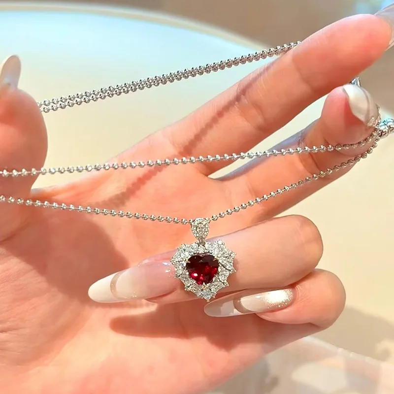 New in gorgeous luxury heart-shaped pendant inlaid full diamonds ruby necklace  light luxury high-end dinner wedding jewelry