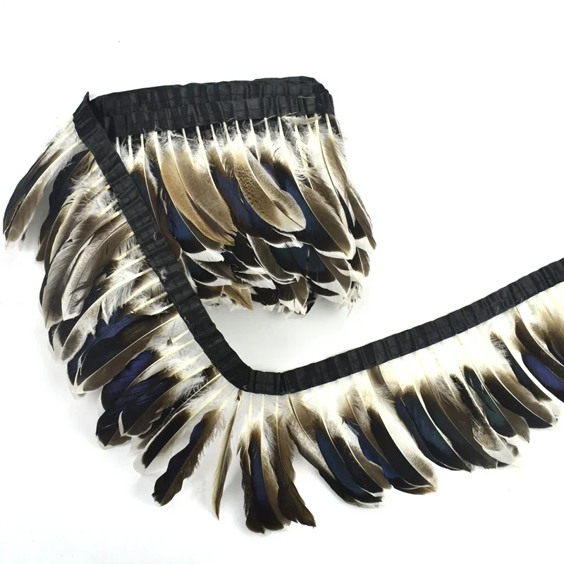 Natürliche Entenfedern auf Klebeband, Fasanenfedern zum Verzieren von Kleidern, Gänsefedern, Schals, Bändern, Dekorationen, Kleidung und Accessoires. – Detail 3