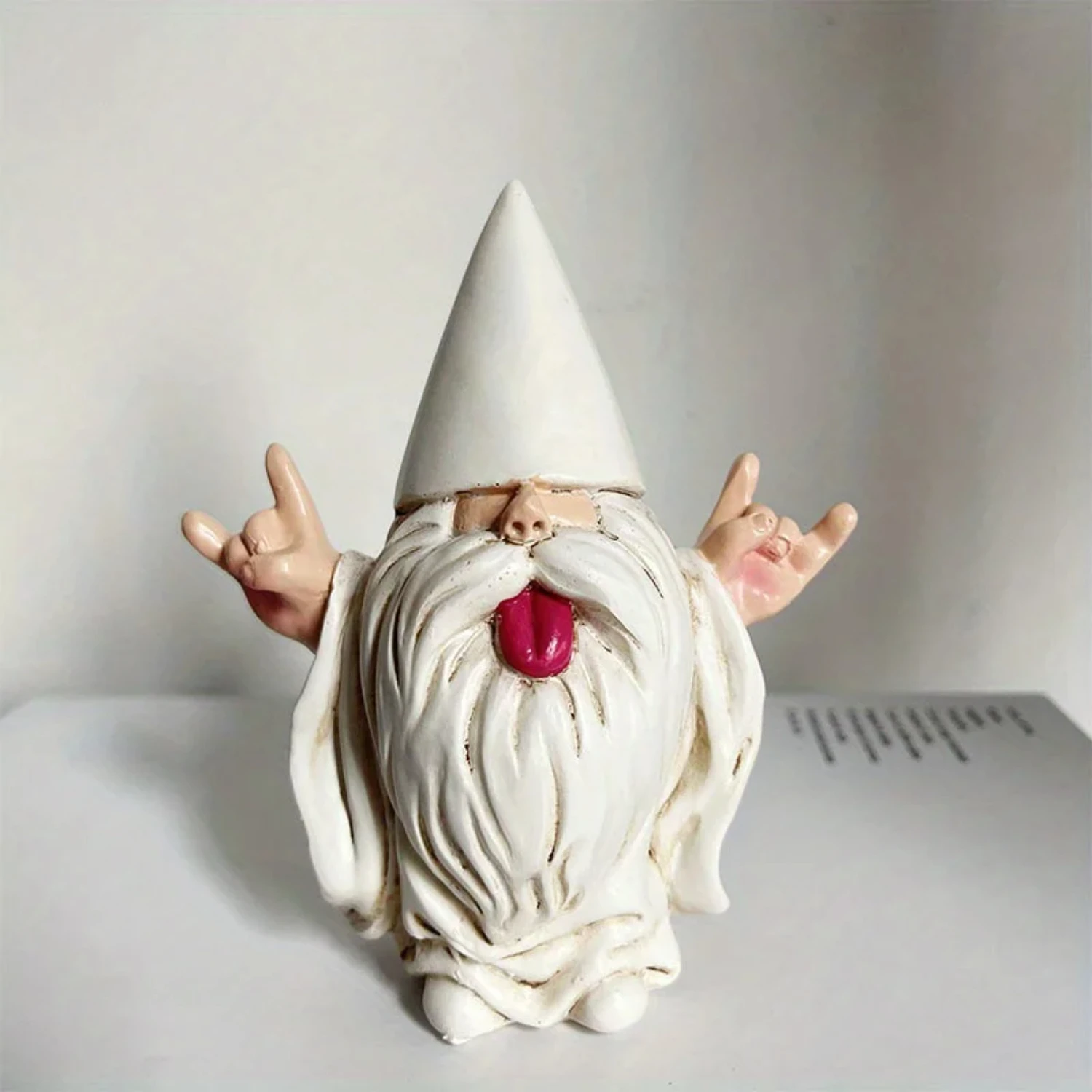 Nova luz para crianças e adultos Adicione um toque caprichoso, sua decoração do jardim com este encantador e animado Rocker Gnome Fi