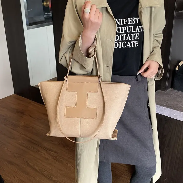 

Роскошная стеганая косметичка с вышивкой и цепочкой 2026 года, трансформируемая сумка-клатч в подарочной коробке, элегантная квадратная сумка через плечо