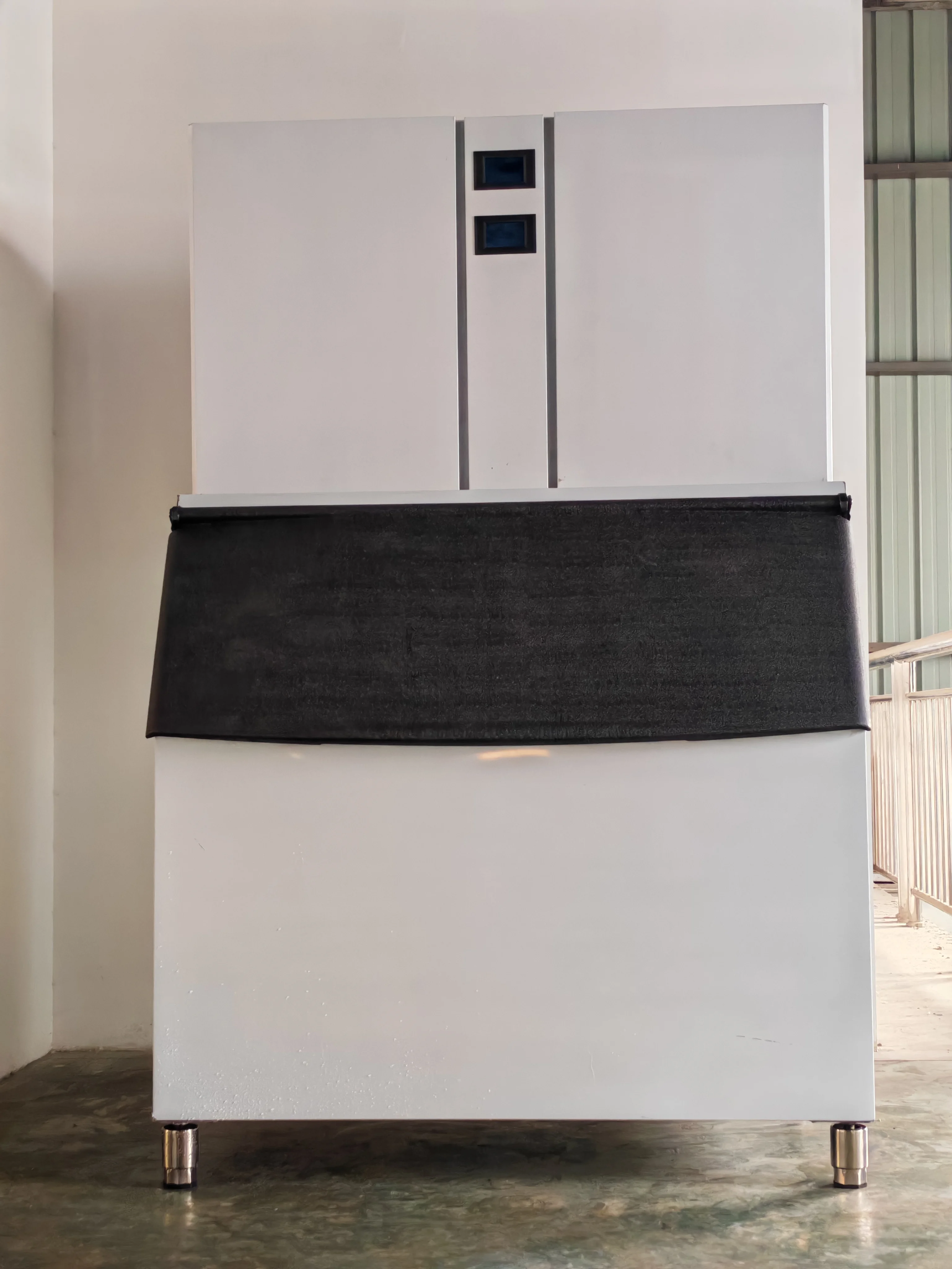 2026 SELL Air Water Generator,1000l/d Solar Atmospheric Water Generator for Industry