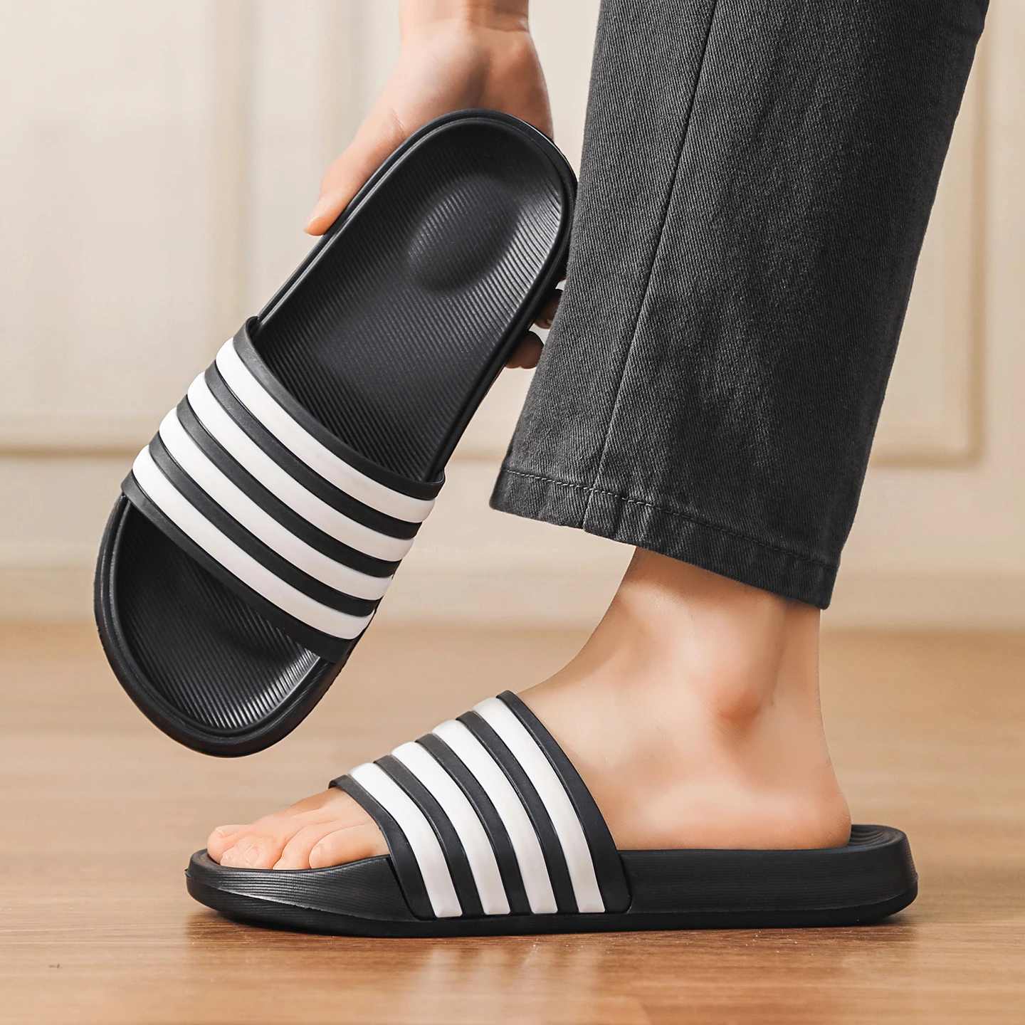 

Summer Men's Slides Man Shoe Non-slip Casual Slippers Indoor Outdoor EVA Sandalias Beach Garden Sandals Size39-47