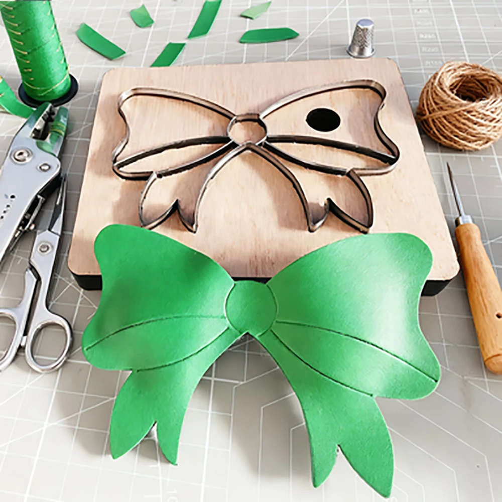 

1 piece of 10.4X7cm bow die cutting mold, DIY handmade, can be used to make keychains, bag pendants, and leather products