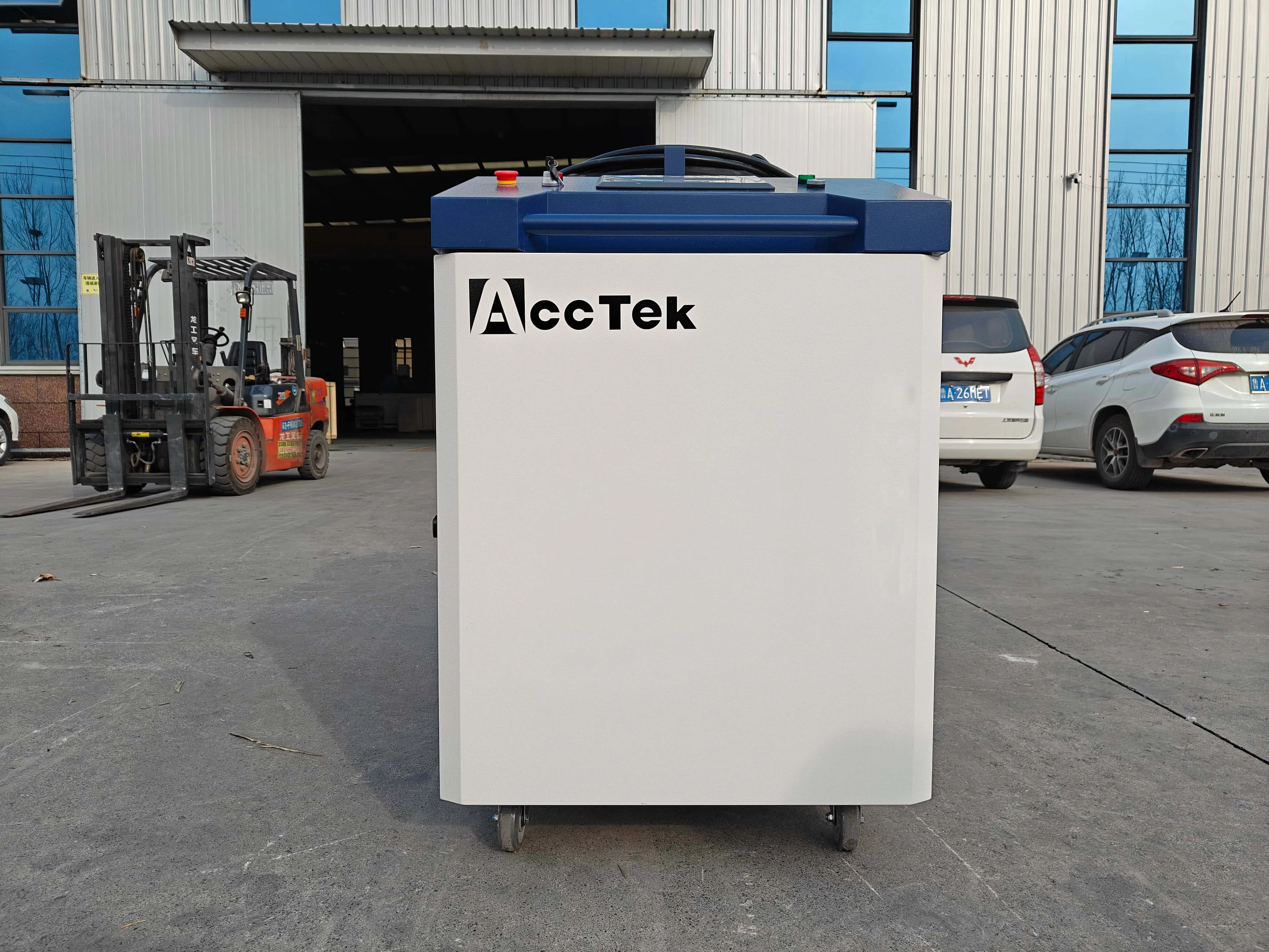 

Handheld 1KW 2KW Pulse Laser Fiber Laser Cleaning Machines AccTek Powerful Metal Nonmetal Cleaner for Paint Dirt Rust