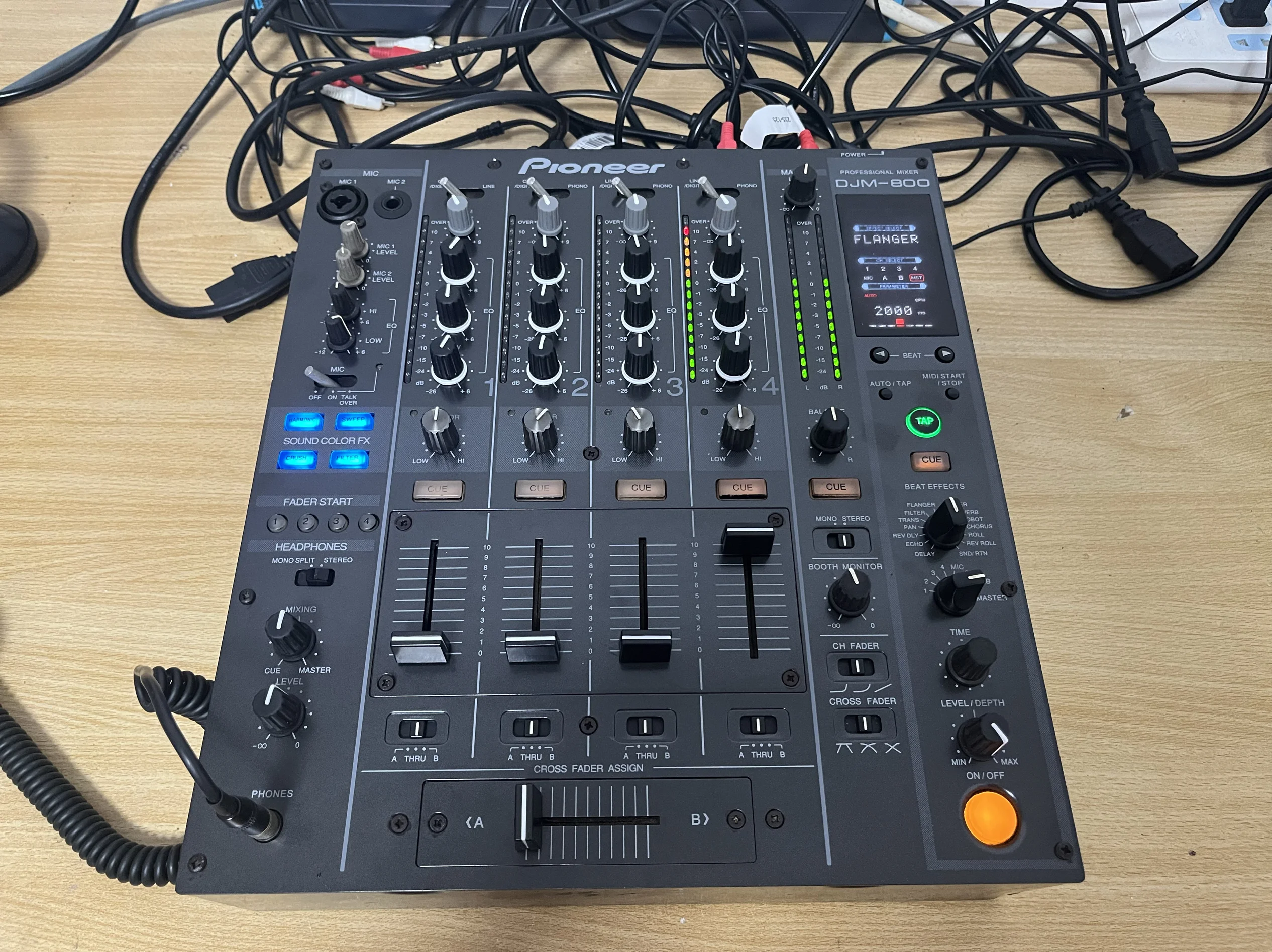

Pioneer Pioneer DJM800 mixer, one, normal use, the quality is as shown in the picture