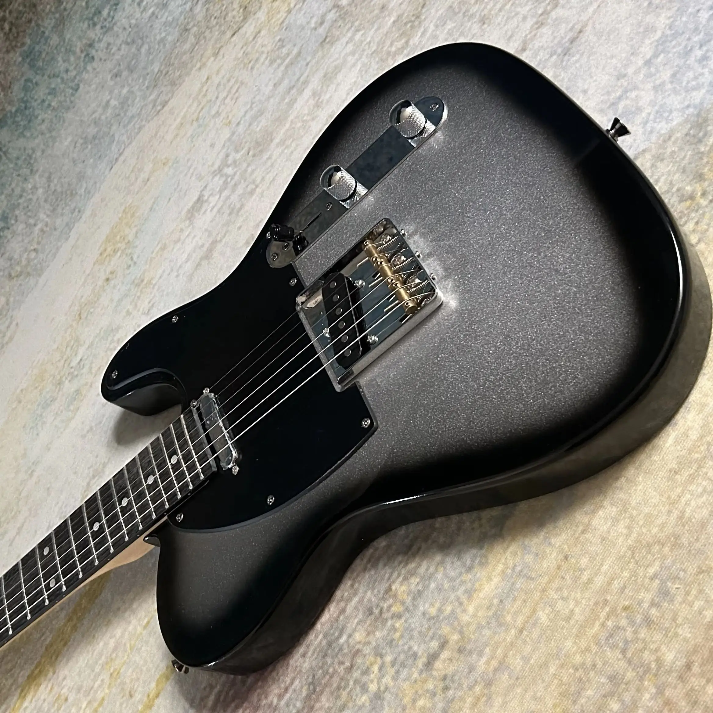 

Electric Guitar Mahogany Body Rosewood Fretboard