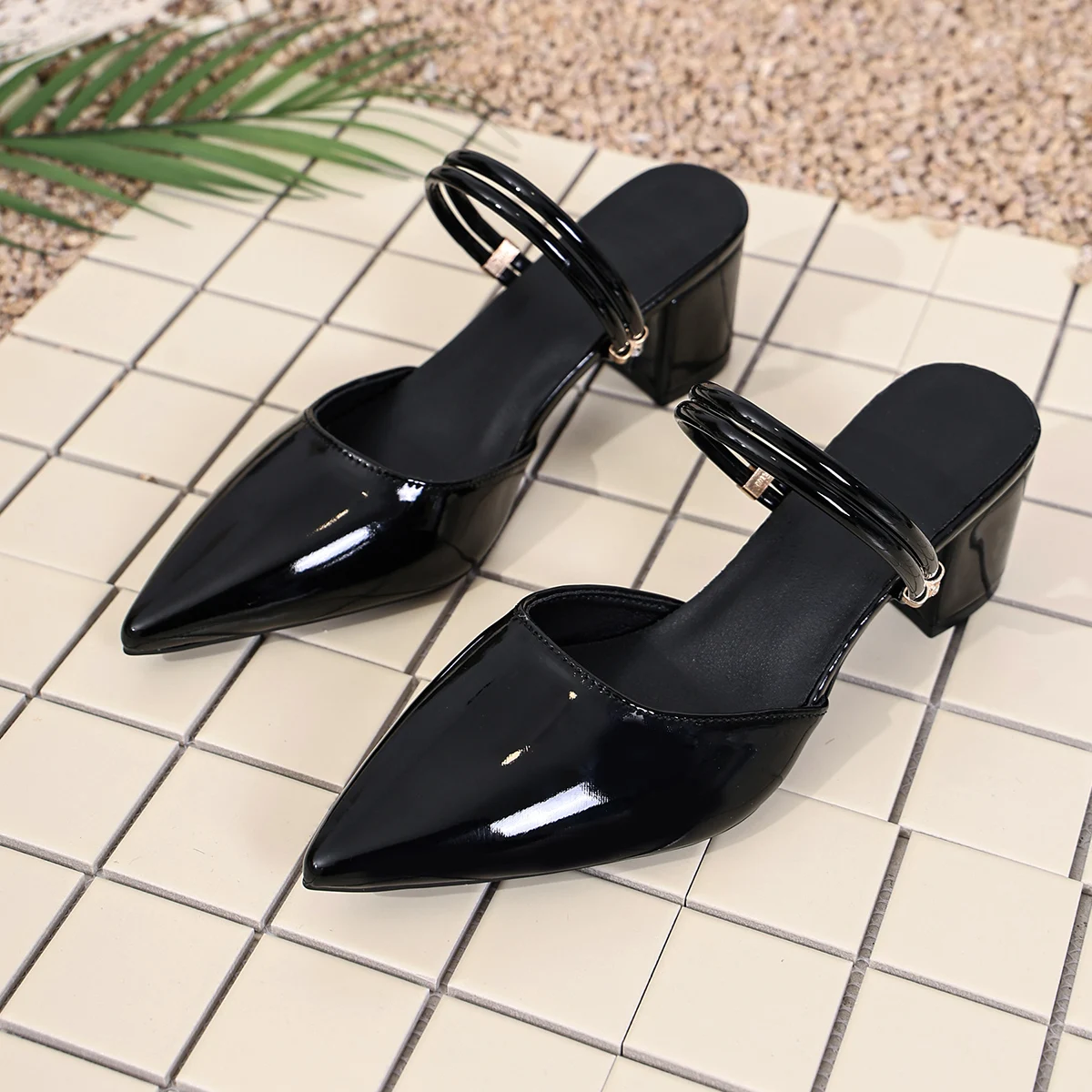 

Spring and Summer New Style Cool Pointed-Toe Chunky Heel Mules for Women, Patent Leather Back Strap, Shallow Cut Slimming Shoes