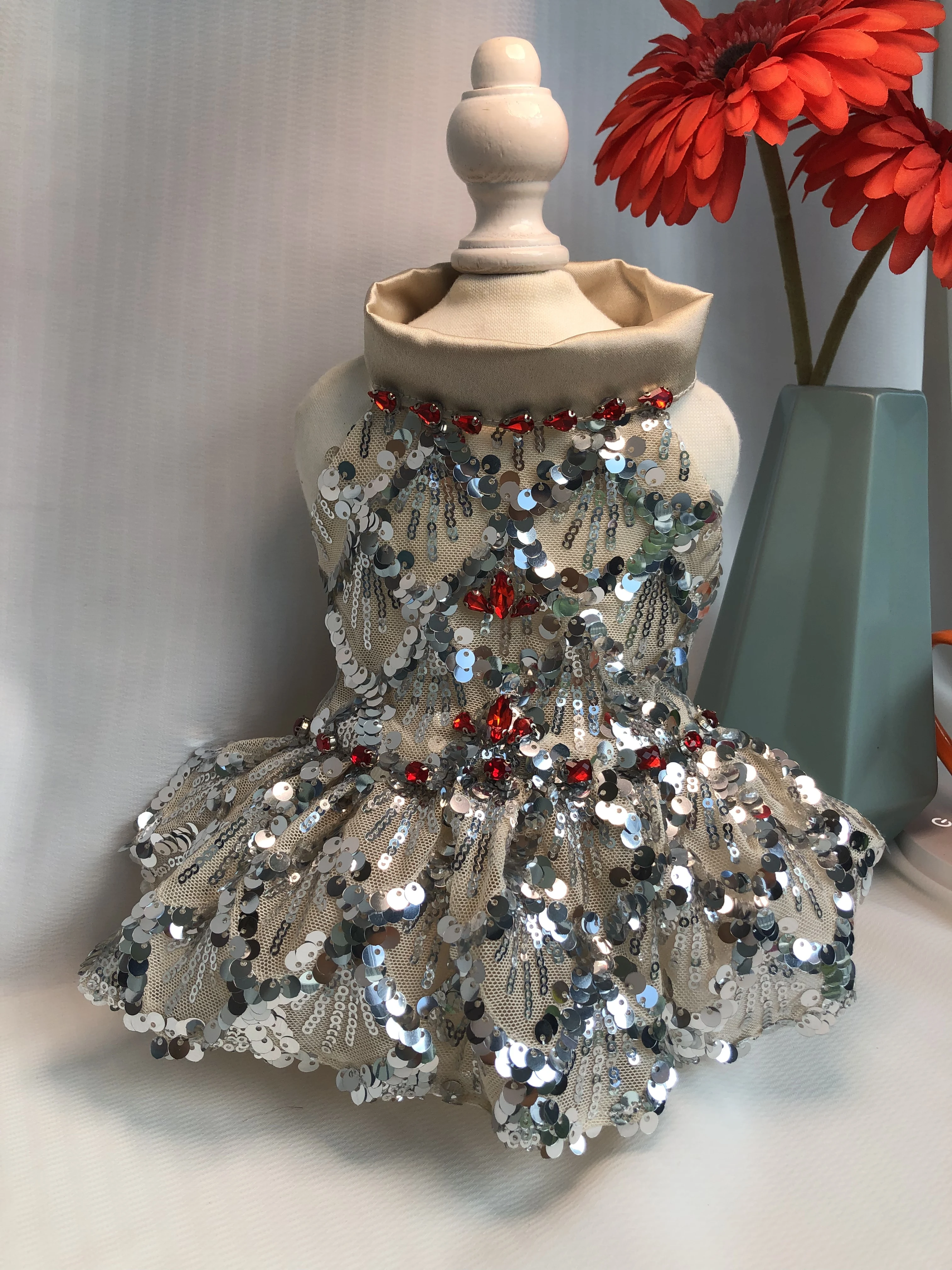 Luxury Handmade Pet Dress Shiny Sequin Beaded Tassel Detailing Silvery Sparkle Party Holiday Outwear for Dogs And Cats
