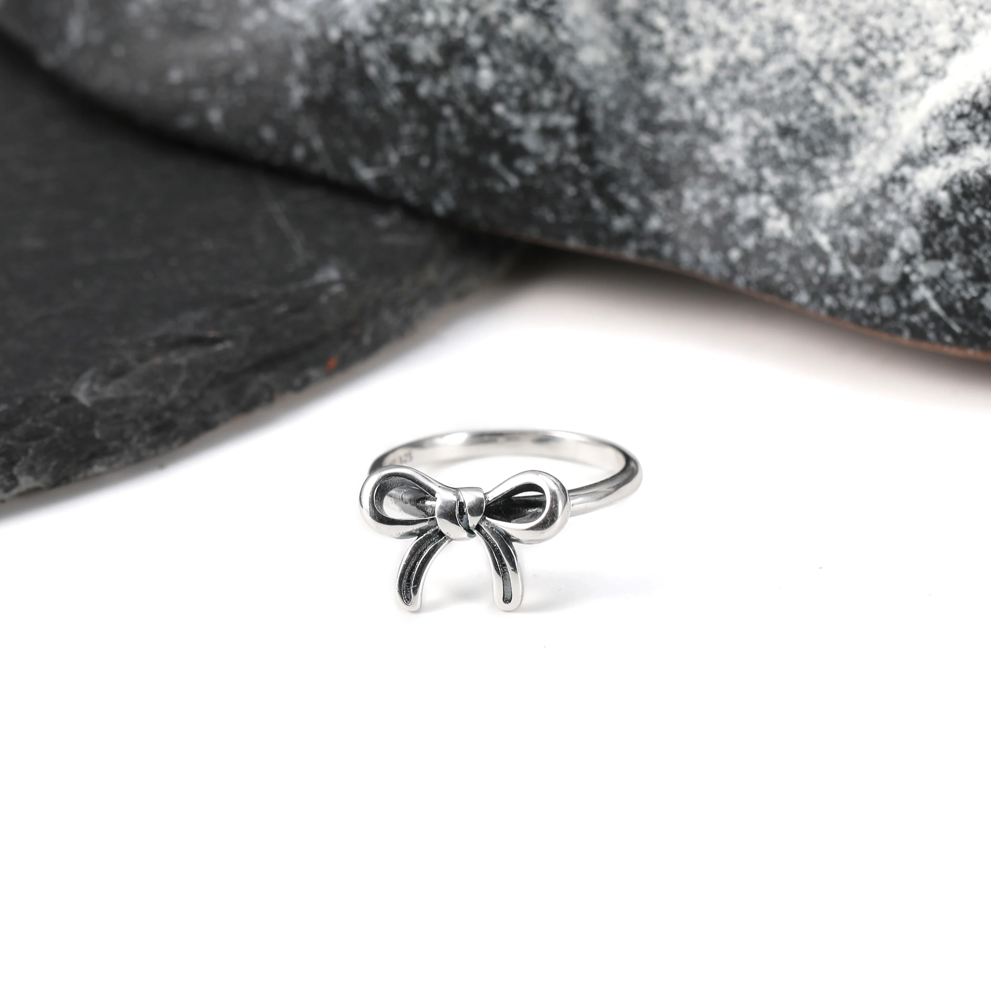 R027 ΠΌΠΎΠ΄Π½ΠΎΠ΅ Π½Π΅ΠΆΠ½ΠΎΠ΅ ΠΊΠΎΠ»ΡΡΠΎ Ρ Π±Π°Π½ΡΠΎΠΌ ΠΈΠ· Π½Π°ΡΡΠΎΡΡΠ΅Π³ΠΎ ΡΠ΅ΡΠ΅Π±ΡΠ° 925 ΠΏΡΠΎΠ±Ρ R027 ΠΌΠΎΠ΄Π½ΠΎΠ΅ Π½Π΅ΠΆΠ½ΠΎΠ΅ ΠΊΠΎΠ»ΡΡΠΎ Ρ Π±Π°Π½ΡΠΎΠΌ ΠΈΠ· Π½Π°ΡΡΠΎΡΡΠ΅Π³ΠΎ ΡΠ΅ΡΠ΅Π±ΡΠ° 925 ΠΏΡΠΎΠ±Ρ