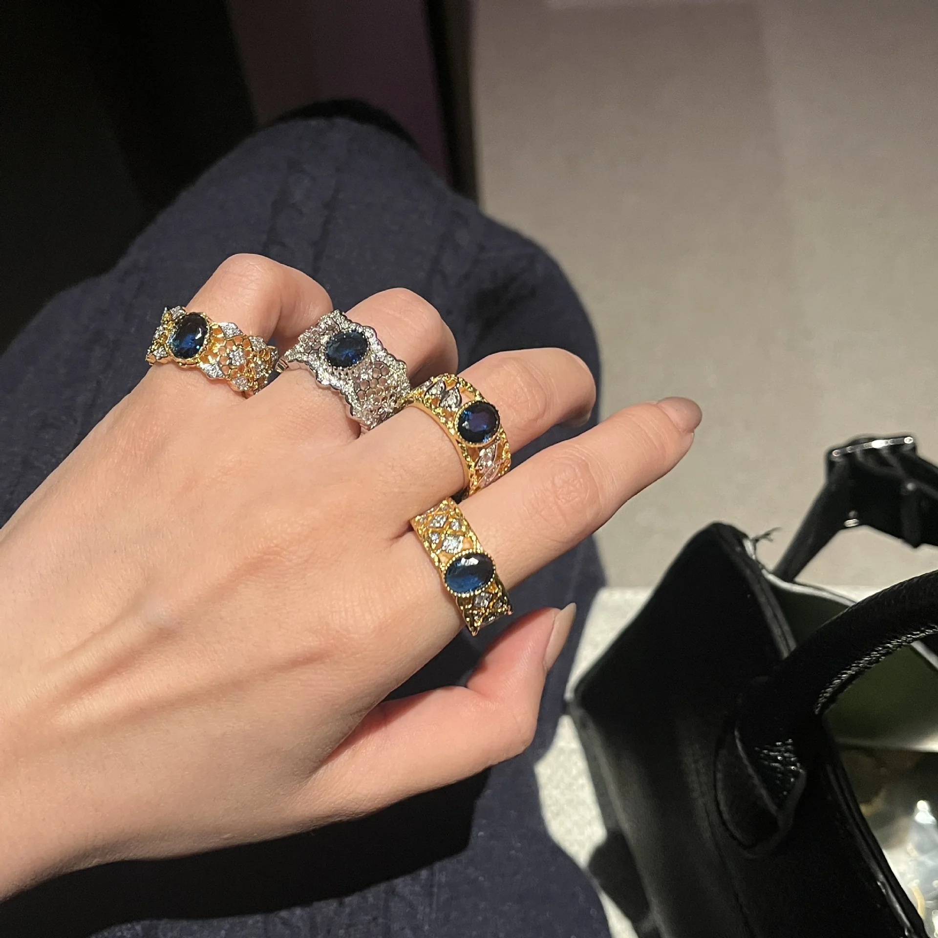 Classic Palace Style Hollow out Lace Ring Charm Hollow out Two tone Diamond inlay Sapphire rings for women Banquet Jewelry