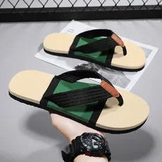 

Модные и минималистичные шлепанцы с лентой, противоскользящие сандалии на клипсе, пляжная обувь на плоской подошве.