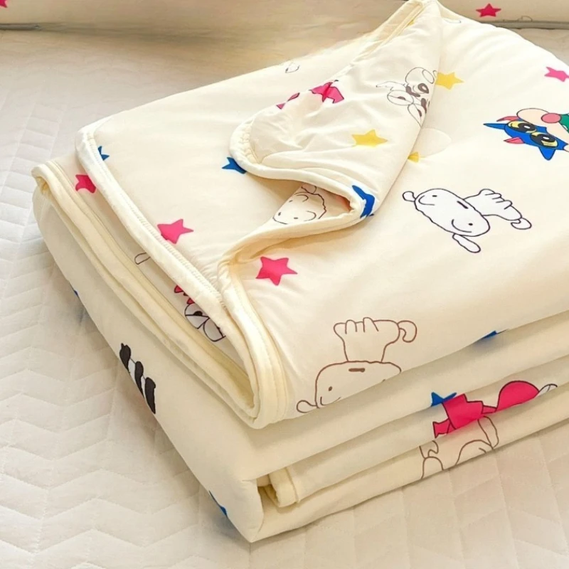 Crayon Shin-chan Nohara Shiro Boochan Cartoon Niedliche Sommerdecke, bequeme, klimatisierte Steppdecke für Studentenwohnheime im Sommer – Detail 3