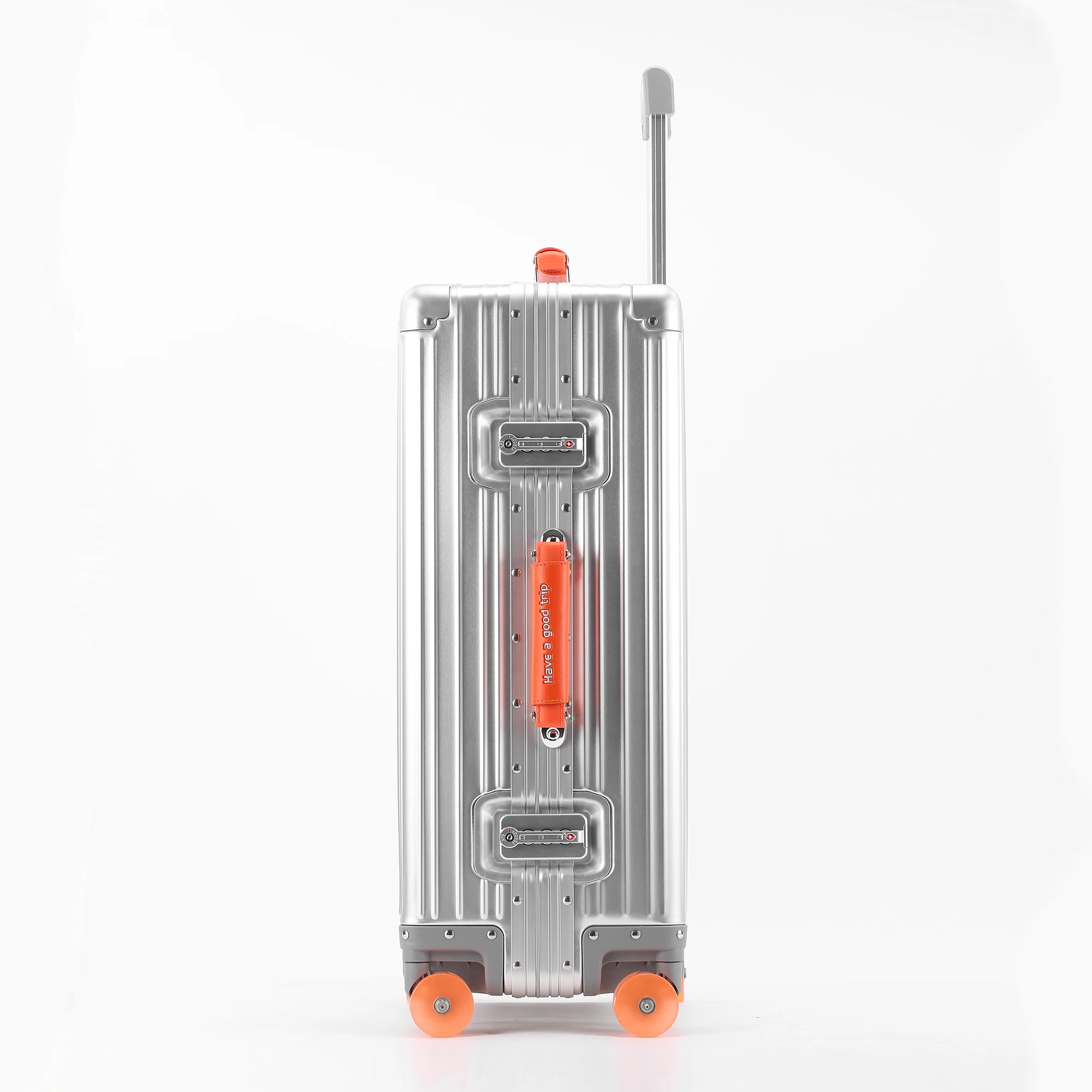 กระเป๋าเดินทางอลูมิเนียมแมกนีเซียมอัลลอยด์ พร้อมกุญแจล็อค TSA  ด้ามจับและมุมทำจากอลูมิเนียมอัลลอยด์ ล้อหมุนเงียบ  บุผ้าพีชสกิน