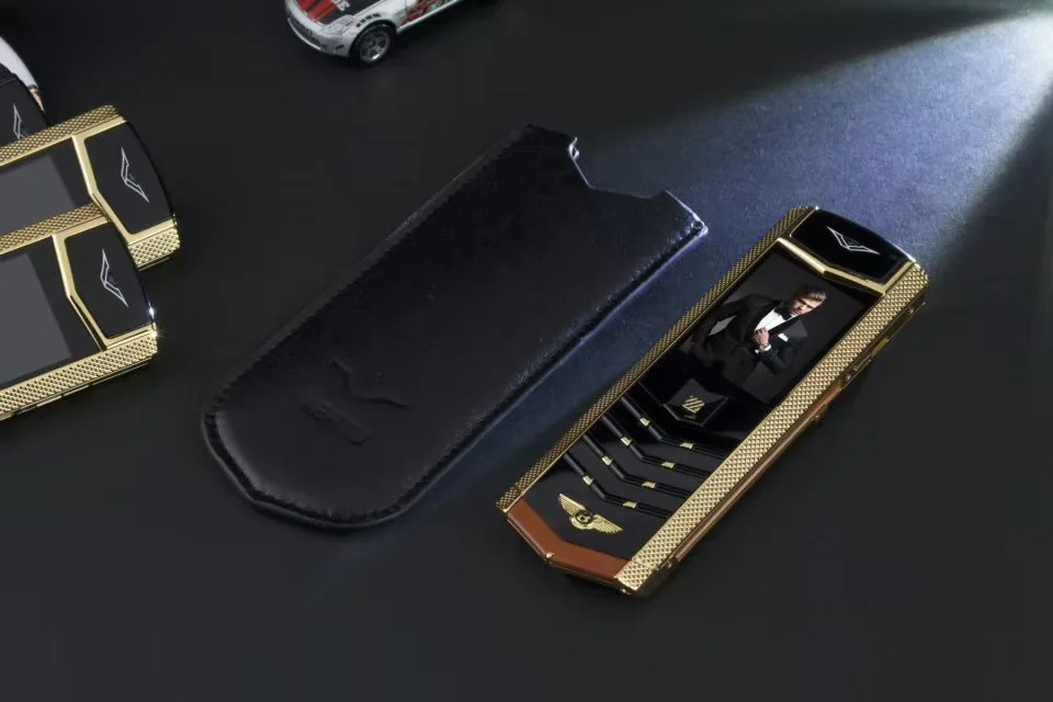 Metal Body Luxury Bar Phone K9 Dual Sim Bluetooth Dialer Senior Mobile Cellphone Invisible Keyboard V9