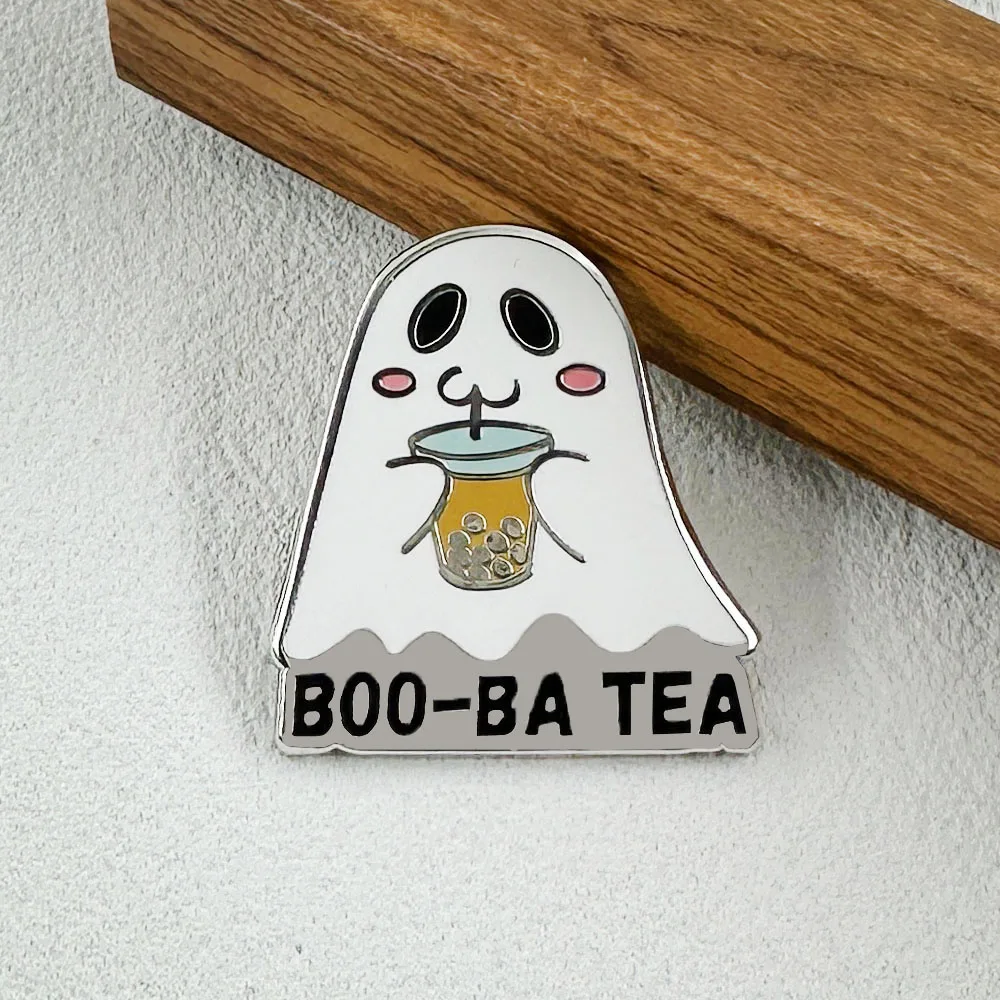 Niedliche kleine Geister-Brosche mit Bubble Tea-Motiv, Halloween-Themen-Abzeichen, modisches Accessoire für die gruselige Jahreszeit, lustiges Geschenk – Detail 5