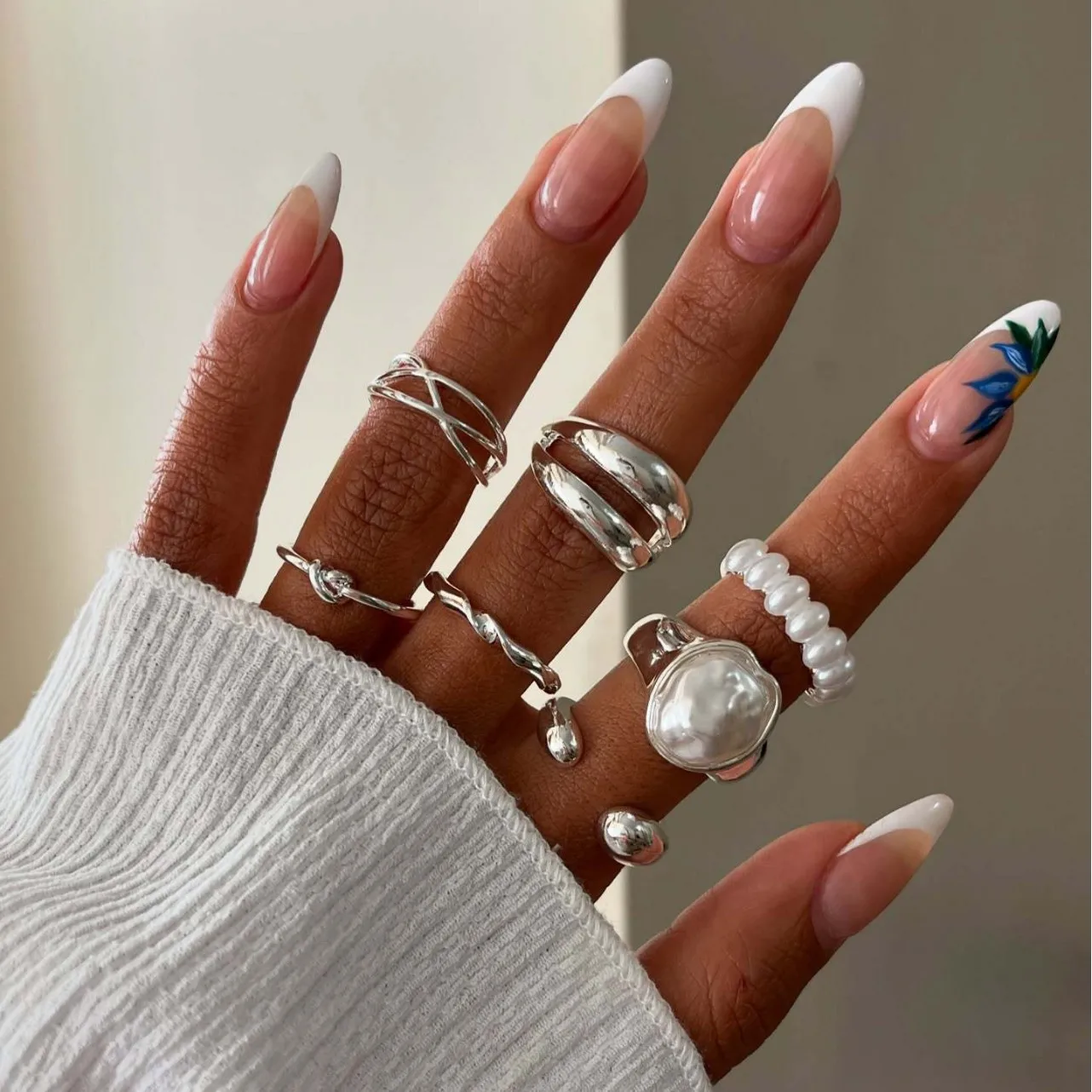 

7 Pcs/Sets Trendy Geometric Imitation Pearl Hollowed-out Cuff Rings Set for Women Metallic Minimalism Fashion Niche Chic Ring