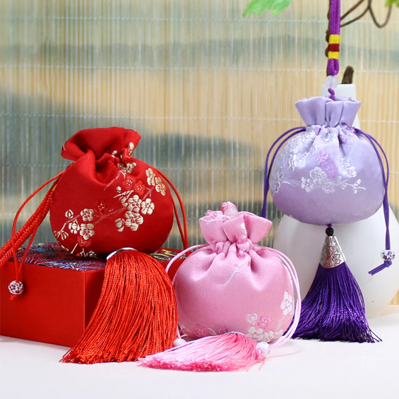 New Tassel Carry-on Sachets Retro Plum Blossom Pattern Car Pendant Chinese Style Sachet Jewelry Storage Wedding Gift Bag