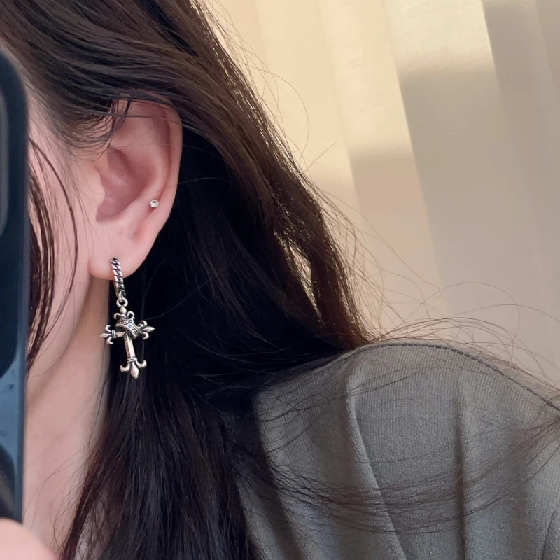 Retro Thai Silver Antique Finish Cross-Style Crown Earrings for Women - A Unique and Sophisticated Fashion Earring Design
