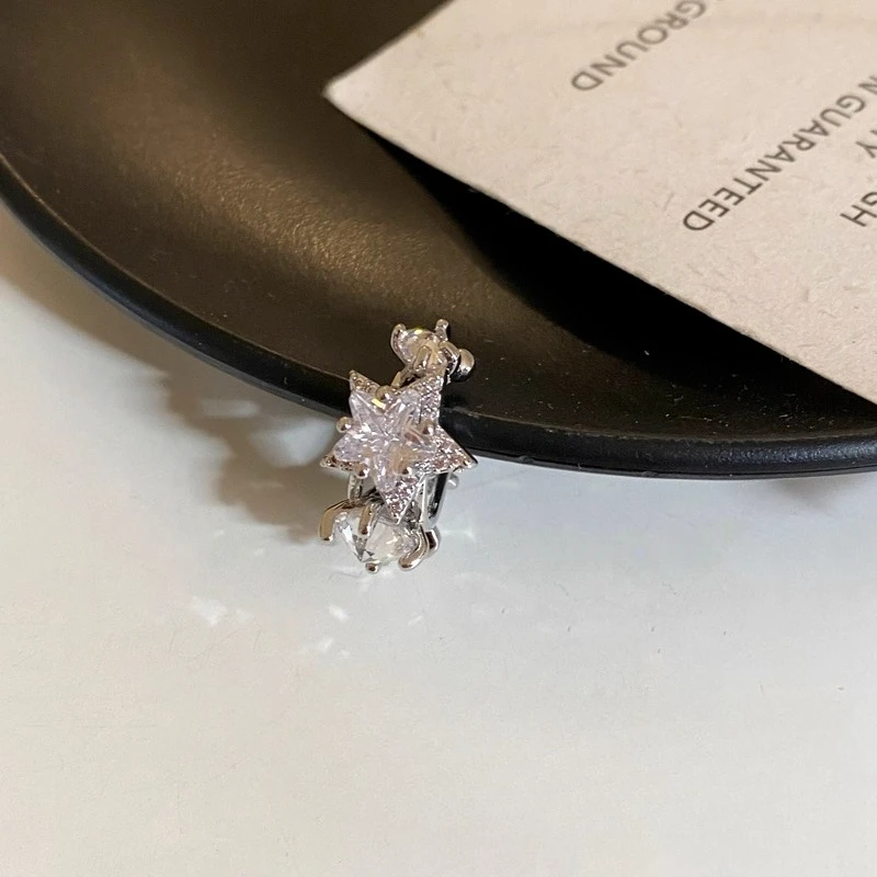 女性用スーパースパークリングスタージルコンイヤーボーンクリップ、人気のピアス不要イヤークリップ、軽やかな高級感と高級イヤリング