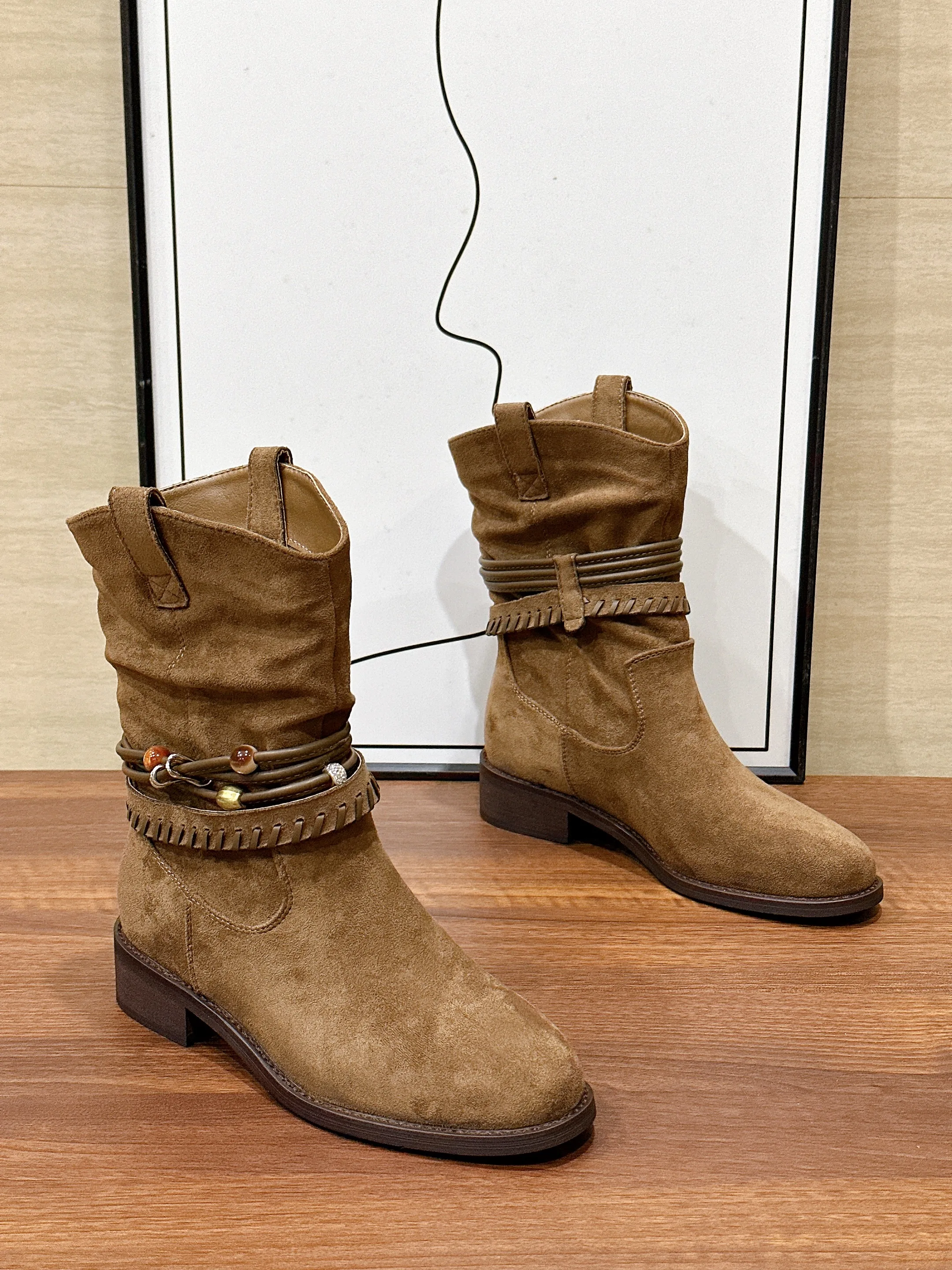 

Складные ботинки в стиле ретро, женские весенне-осенние ковбойские сапоги Faion Thi на каблуке с v-образным вырезом в стиле вестерн, бархатная поверхность, эффект похудения