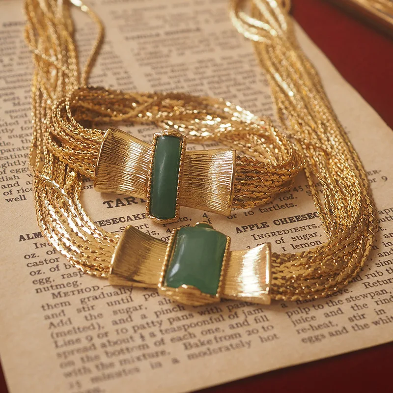 

:Necklace & Bracelet Gold-Plated Alloy Chain Set - Faux Green Gemstone Pattern, Vintage Niche Handcrafted