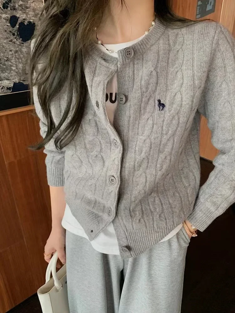 

Women's sweater autumn and winter new cashmere cardigan long sleeved round neck knitted sweater embroidered top