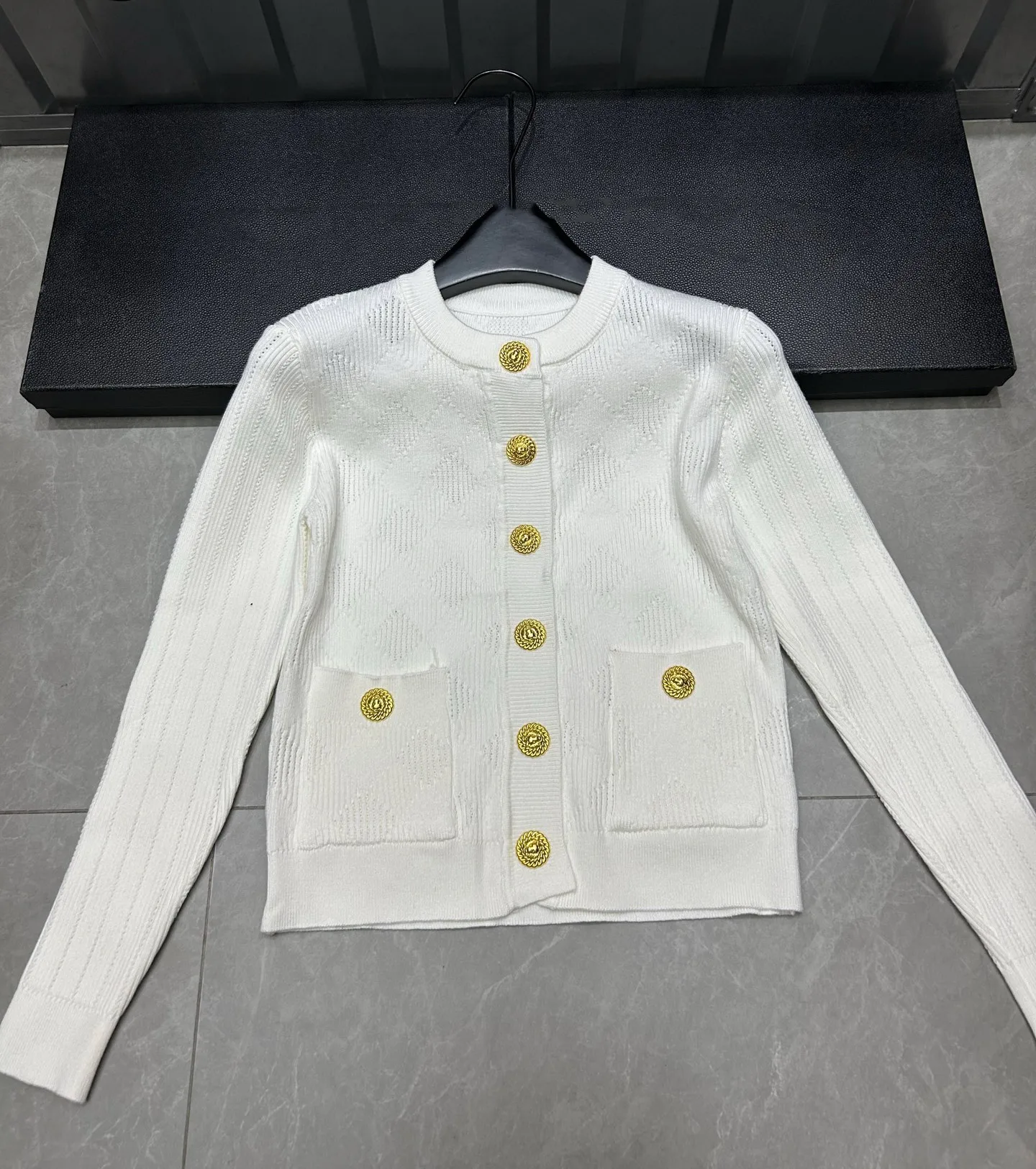 

Осень-зима, Новое поступление, женский утягивающий дизайн, вязаный свитер, куртка с золотыми пуговицами, кардиган с длинными рукавами C265