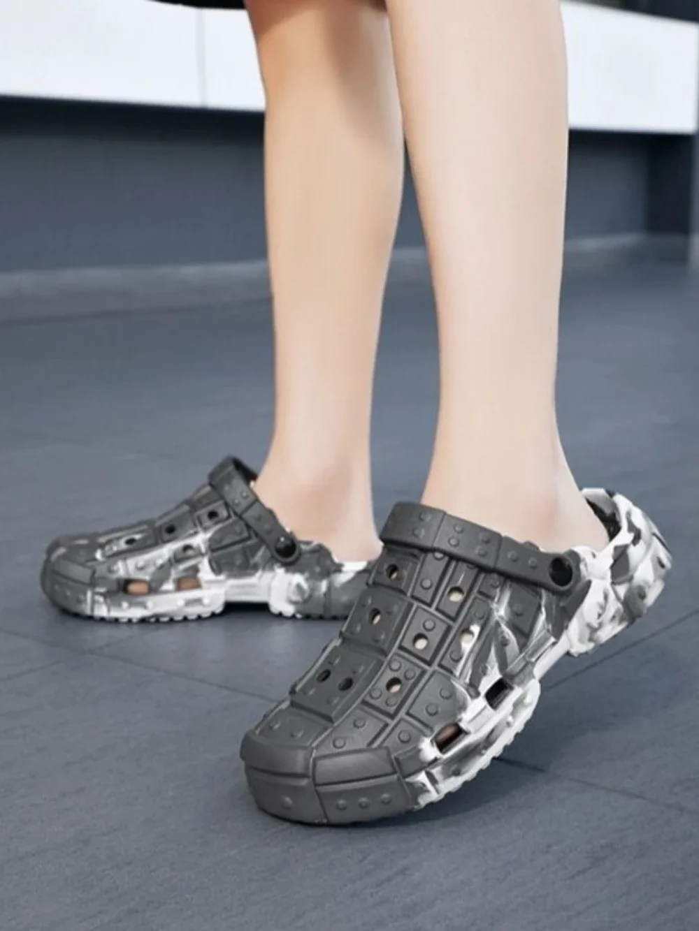 

Beach Slippers for Men Platform Shoes Hole Cheap Liquidation Adult 2025 Style Designer Luxury Mascullino Fun Y2k Eva Sandals Man