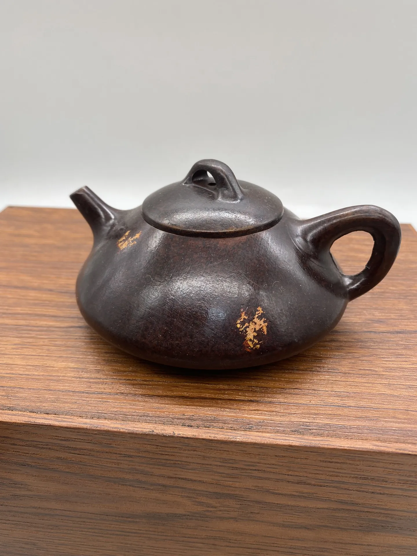 China Pure brass bronze Gilding pot Decoration flat teapots copper pot decoration collection