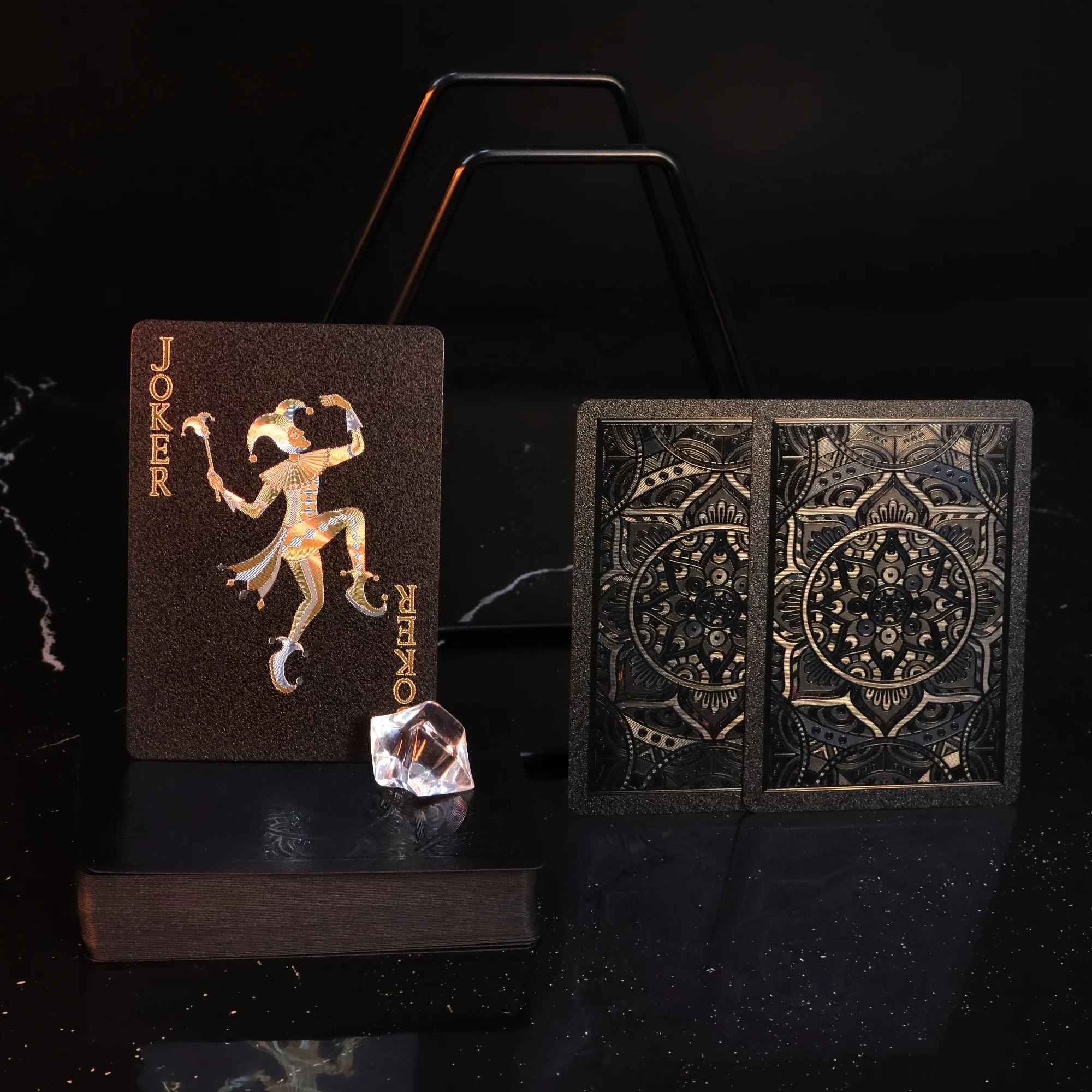 

Черные водонепроницаемые пластиковые игральные карты стандартного размера для профессиональных настольных игр для взрослых, праздников, вечеринок у бассейна, поездок на пляж