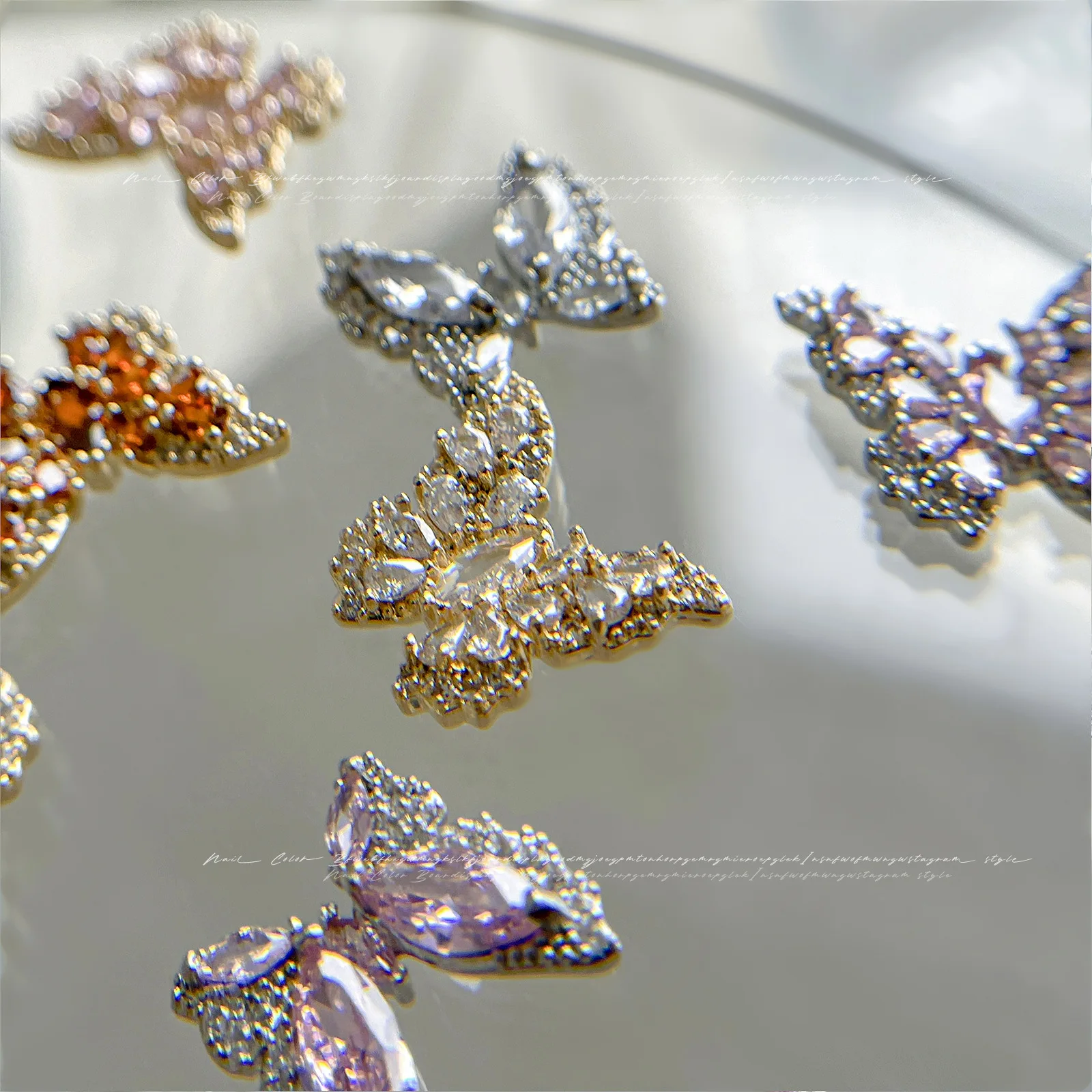 1 個カバレッジラインストーン蝶ネイルチャーム超スパークリング混合合金 & クリスタルネイルアート装飾グラマラスチャーム