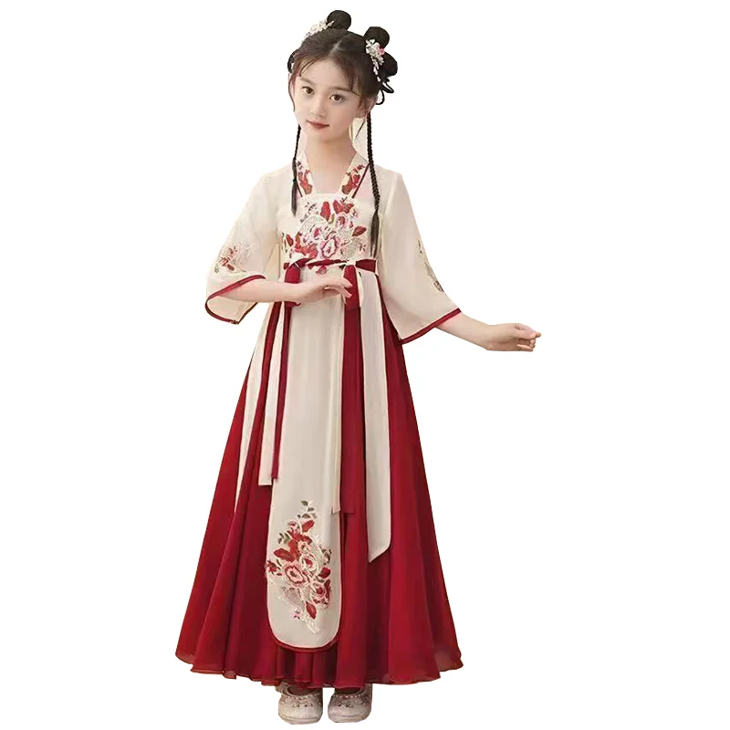 Chinese Hanfu girl\'s casual dress