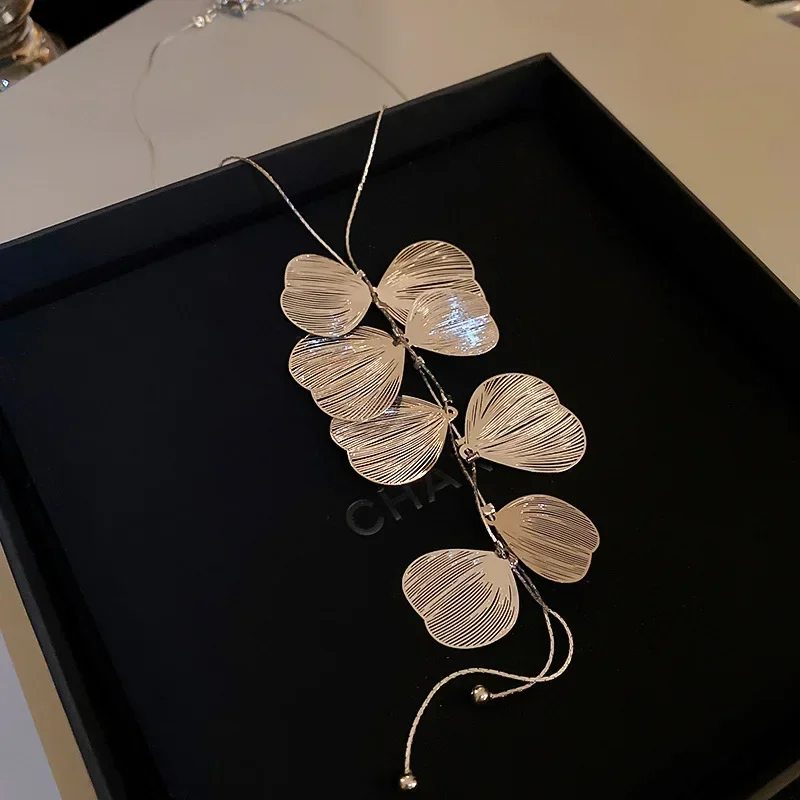Metal Style Hollow Heart Fringe Pendant Necklaces for Women Retro Simple Advanced Temperament Collarbone Chains Delicate Jewelry image 2
