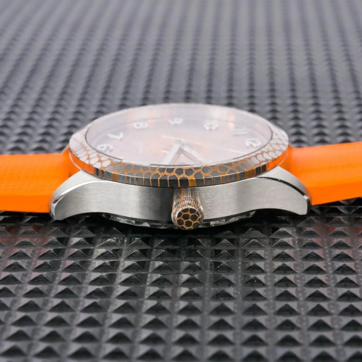 ENITON Orologio meccanico Movimento giapponese 8215 Materiale superconduttore esotico FKM Elastico Orologio da polso meccanico unico da uomo