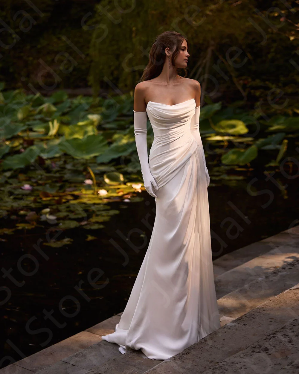 فساتين زفاف جديدة ساحرة مخصصة باللون الأبيض 2025 زي العرائس فساتين العروس الصيفية حورية البحر بدون حمالات فساتين زفاف شاطئ بوهو