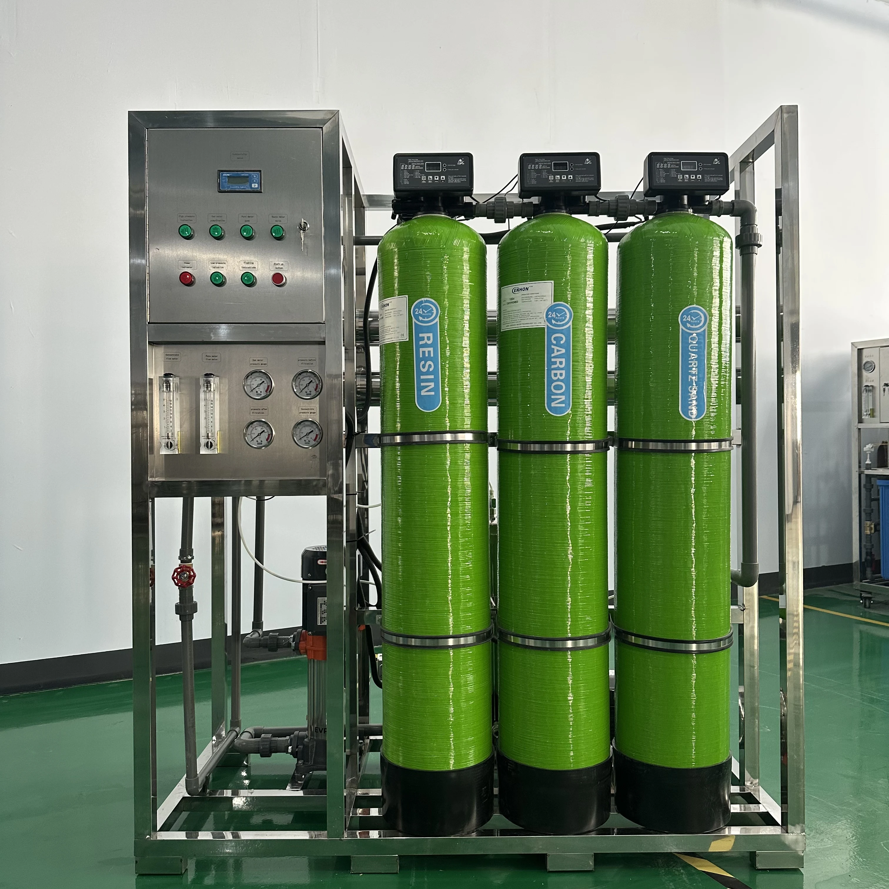 Commercial 250LPH Reverse Osmosis RO Water Treatment System with 3 Pretreatment Tanks FRP Filtration Plant for Drinking Water