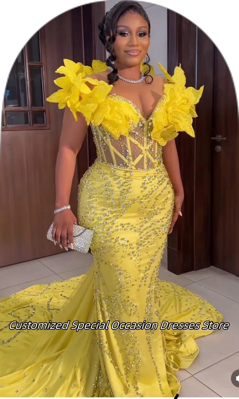 ชุดราตรีสีเหลืองสวยหรูแบบเปิดไหล่ ประดับด้วยคริสตัลหรูหรา แต่งงาน งานเลี้ยง งานพรอม  รับตัดตามแบบ