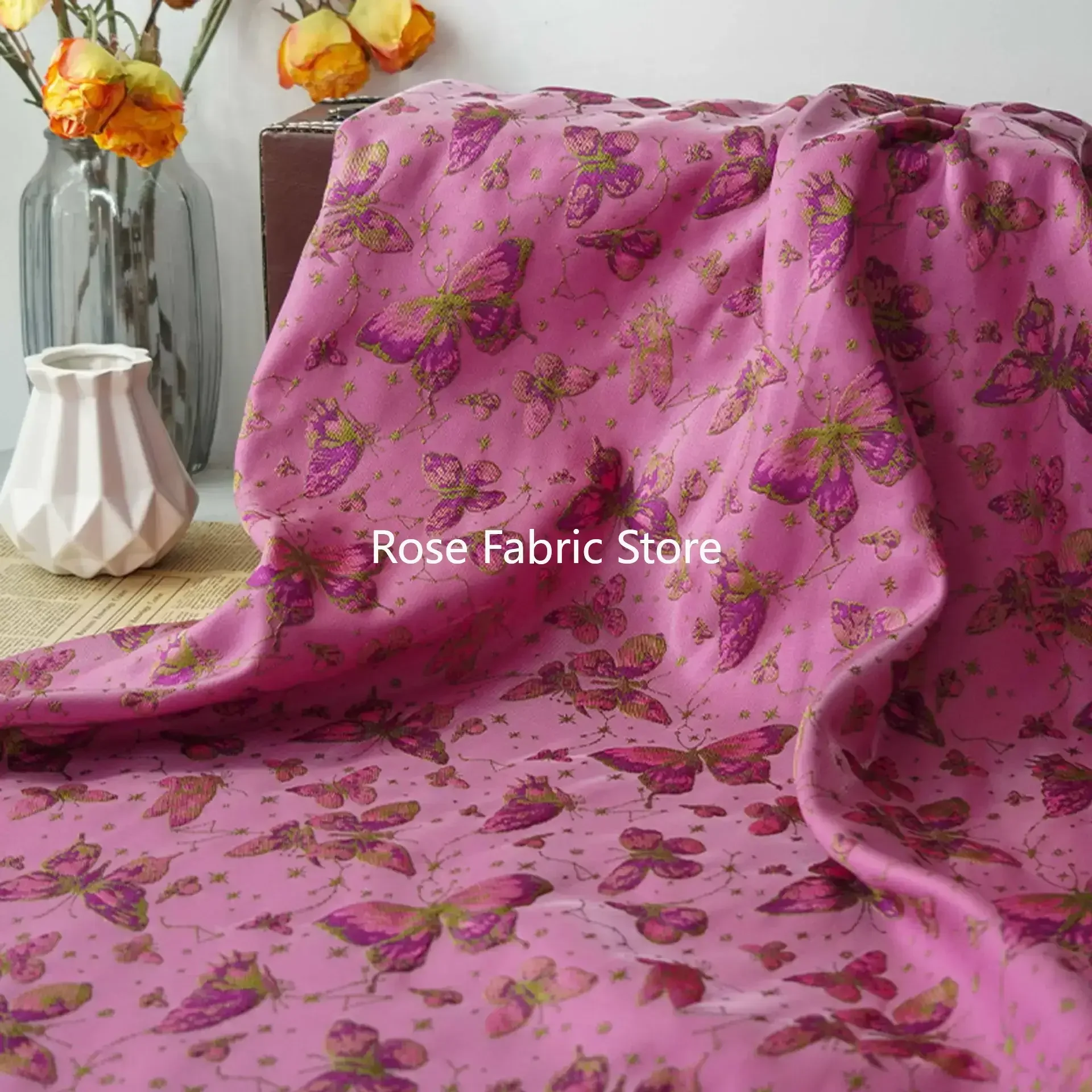 

1-метровая рельефная розовая красная жаккардовая ткань с бабочкой, элегантное женское платье, юбка, сумка для багажа, декоративная швейная ткань