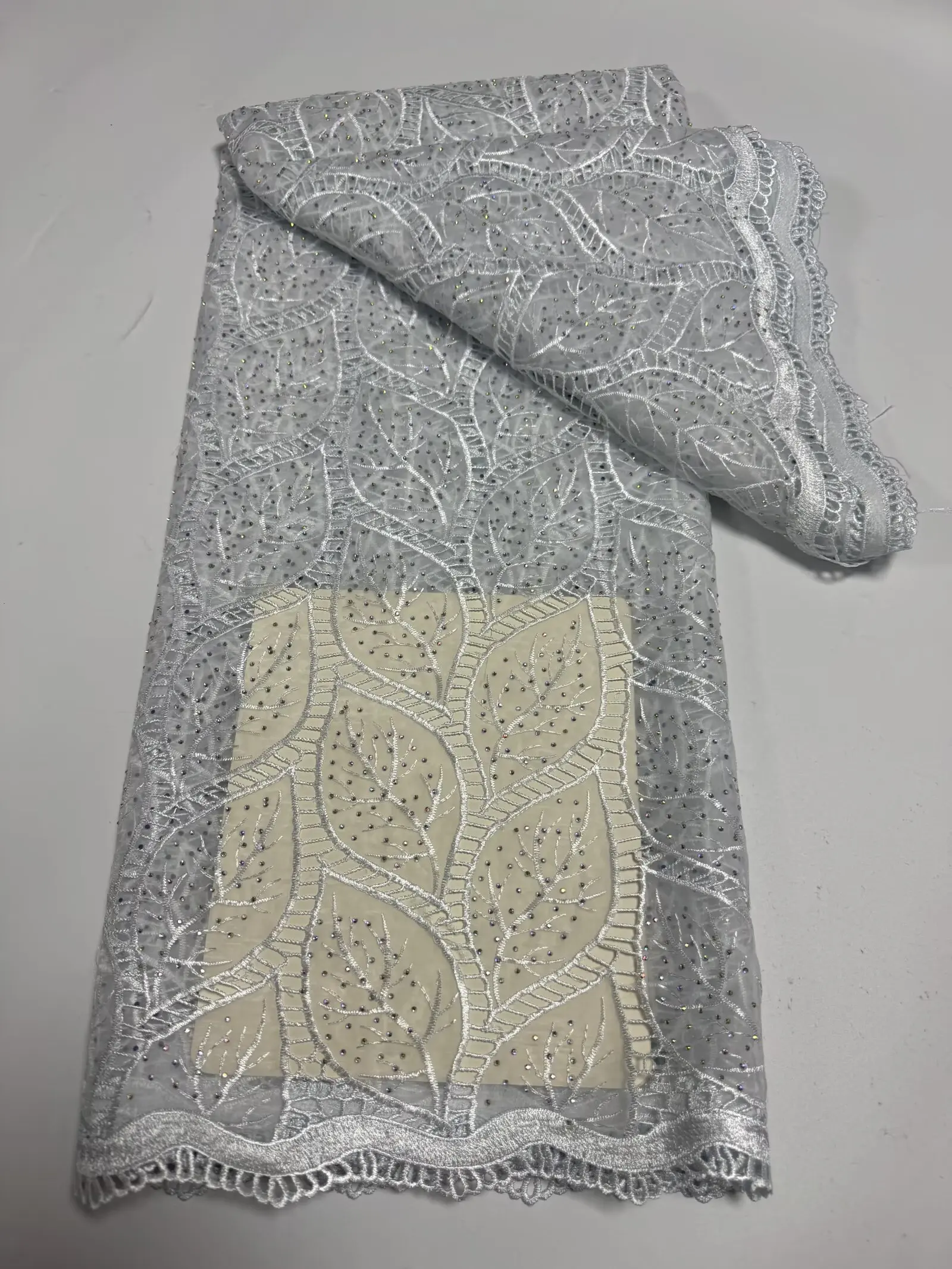 

Лидер продаж, новейшая африканская нигерийская французская кружевная ткань с лазерной вышивкой и камнями, 2024, высокий класс для невесты, свадебного платья, шитье