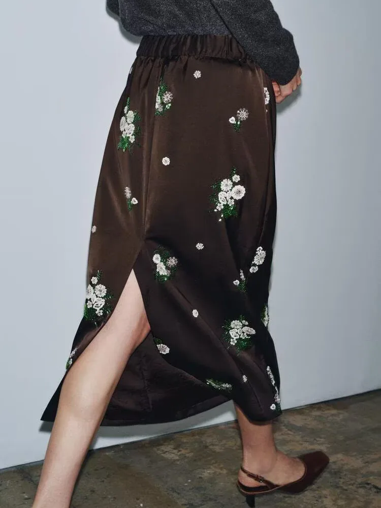 엘리 편안한 2025 겨울 신상 여성 패셔너블 슬림핏 탄력 허리 자수 비즈 스플릿 스커트