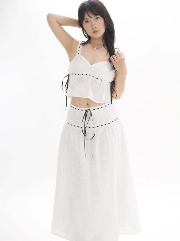 

White Embroidered Satin Ribbon Detail Vest Skirt Set Vintage Side Buckle Strap Fashionable Summer Outfit Short Pants Buttoned