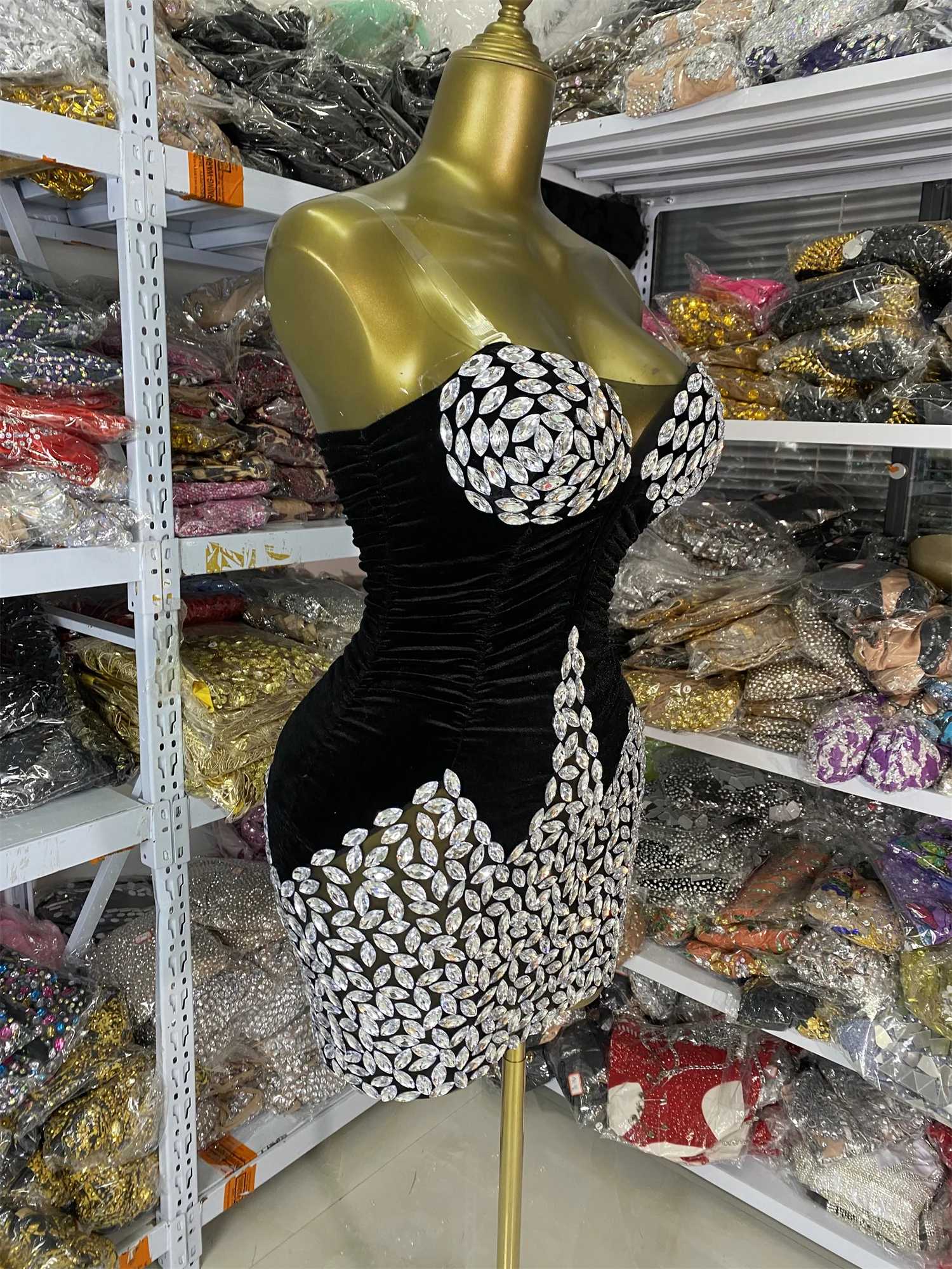 

Женское роскошное мини-платье из бархата с кристаллами и плиссировкой, облегающее, для вечерних мероприятий, клубов, вечеринок, ночных баров, дней рождения, фотосессий