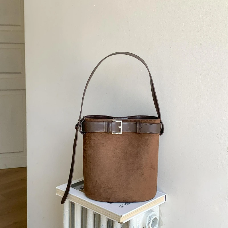 

Winter Simple and Relaxation Shoulder Bags Women Fashion Commuter Friendly Bucket Bag Retro Fashionable Handle Bag Leather Strap