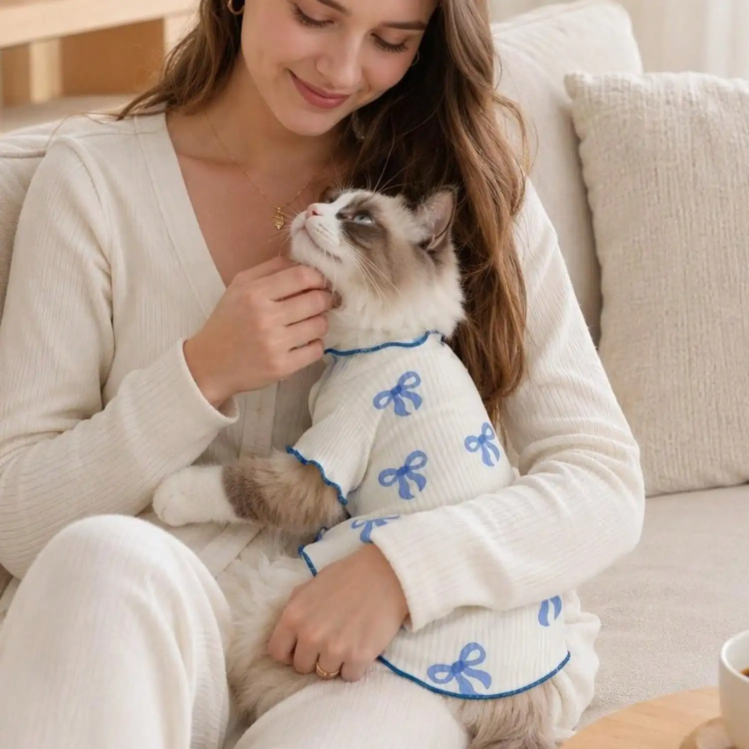 Geripptes Haustier-T-Shirt mit Herz- und Schleifendruck und Rüschenbesatz für kleine Hunde und Katzen – Detail 28