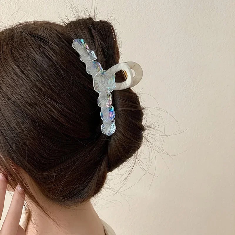 Colorful Shell Hair Claw Summer New French Charm Hairpin Simple Fashion Shark Clip Beach Hair Accessories for Women Headwear