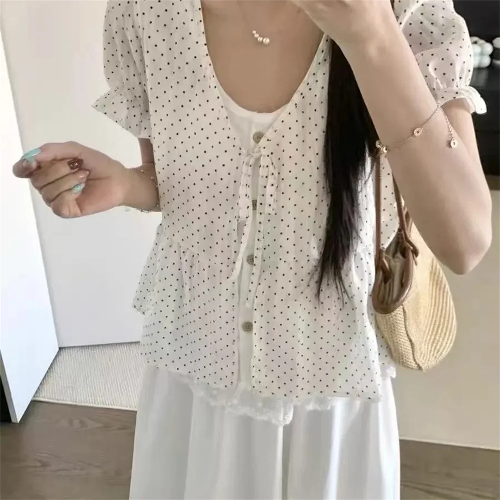 Sommerliches Polka-Dot-Shirt mit Schnürung für Damen, koreanische Mode, V-Ausschnitt, lockere T-Shirts 2026, Puffärmel, Y2K, Spitzen-Patchwork, Crop-Tops, Tees – Detail 6