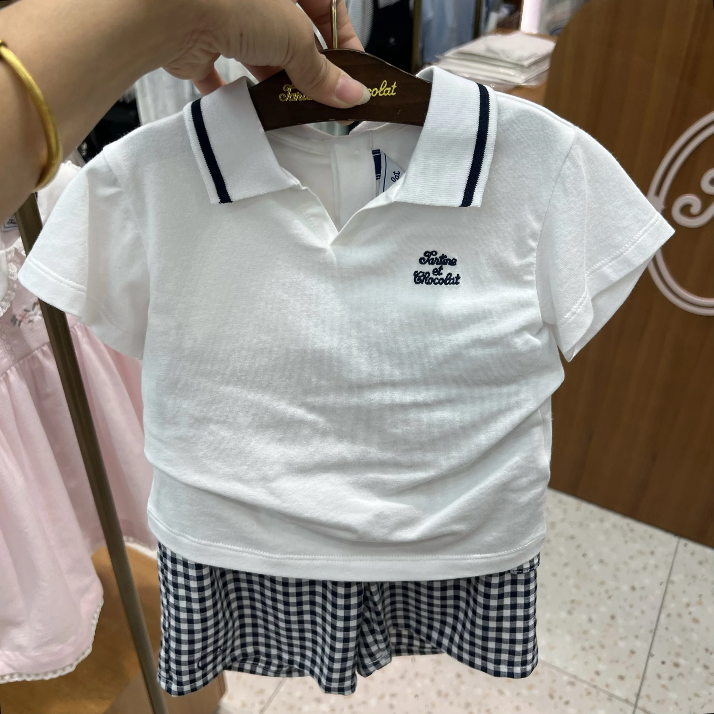 conjunto-de-camiseta-de-manga-corta-para-ninos-estilo-casual-y-moderno-con-cuello-camisero-y-pantalones-nueva-llegada