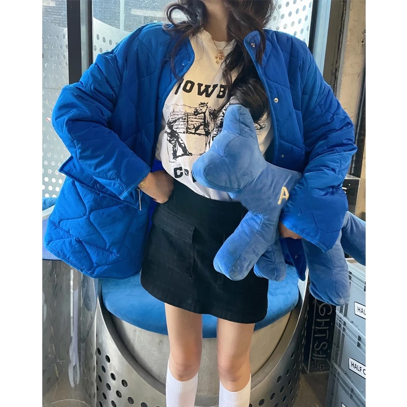 

Легкое стеганое женское зимнее пальто оверсайз из хлопка цвета «Клейн Блю» в корейском стиле, с длинными рукавами, воротником-стойкой и одной пуговицей