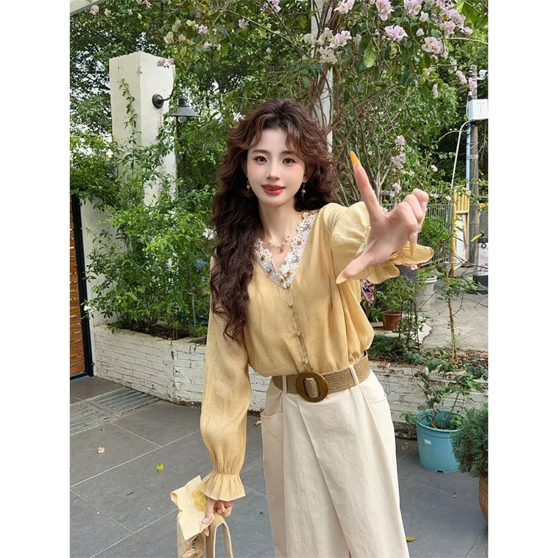 ヴィンテージ長袖女性のシャツ V ネックレースデザイン Y2k ファッショナブルな女性服秋服女性ルーズフィットシャツトップス
